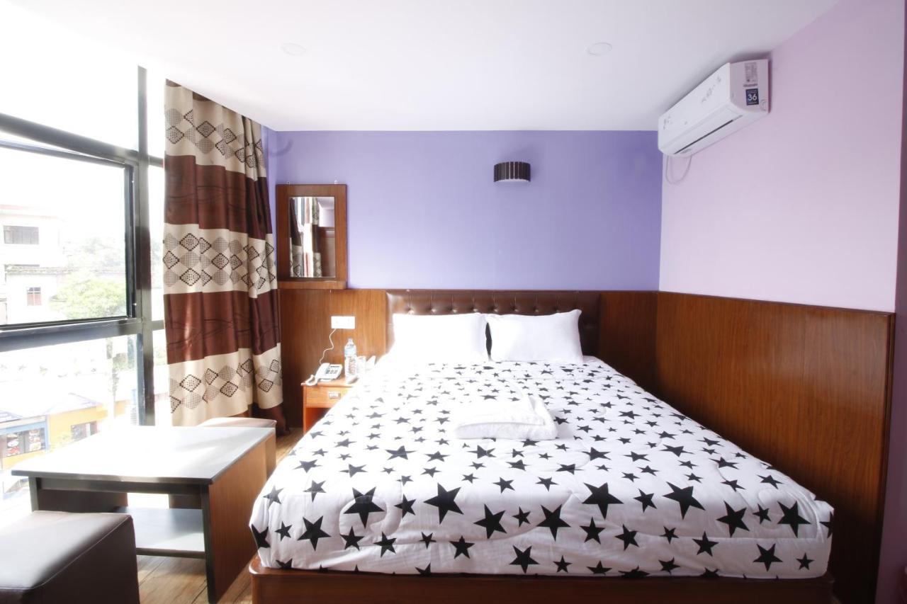 Everest Holiday Inn Kathmandu Exterior photo