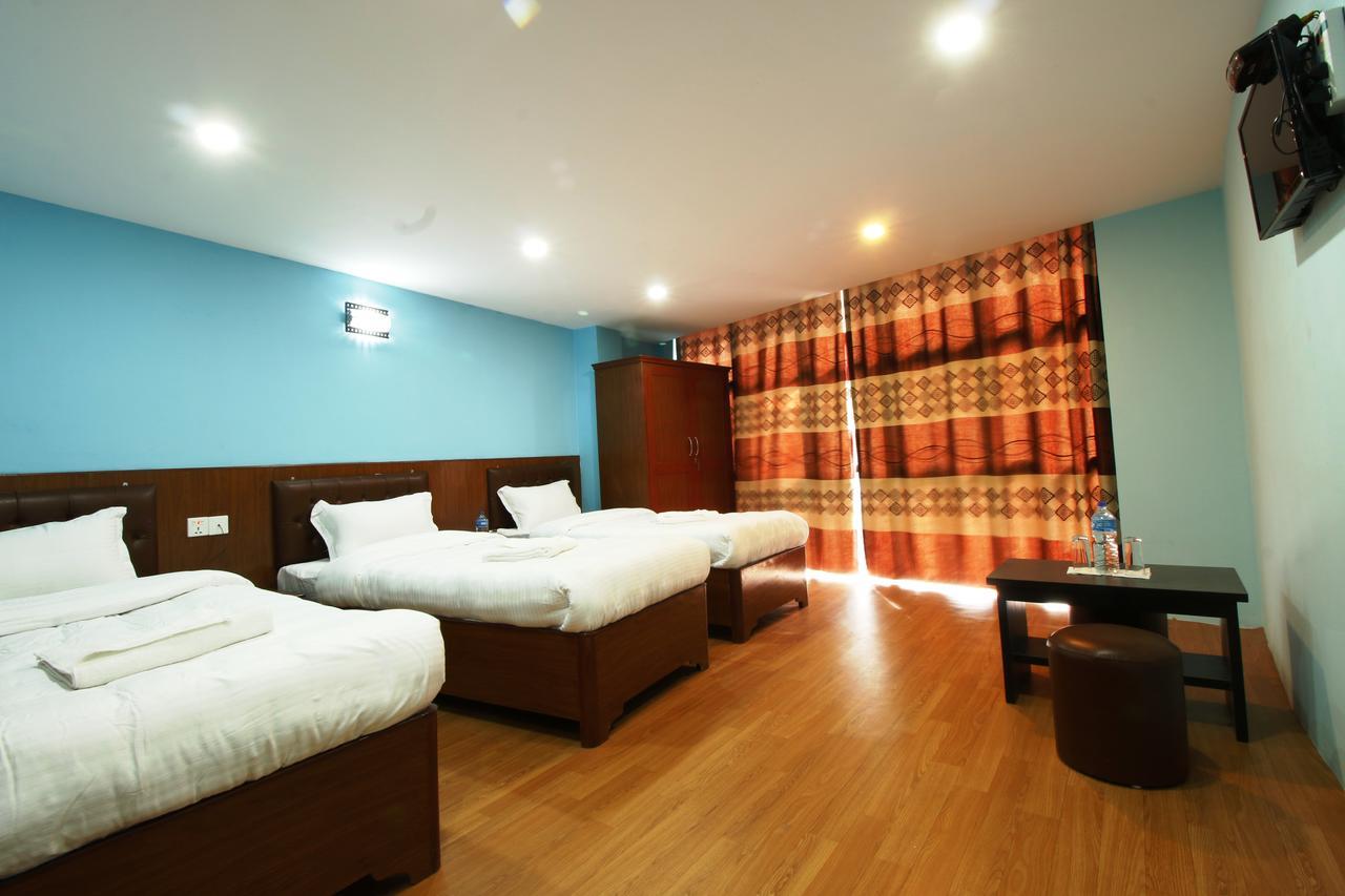 Everest Holiday Inn Kathmandu Exterior photo